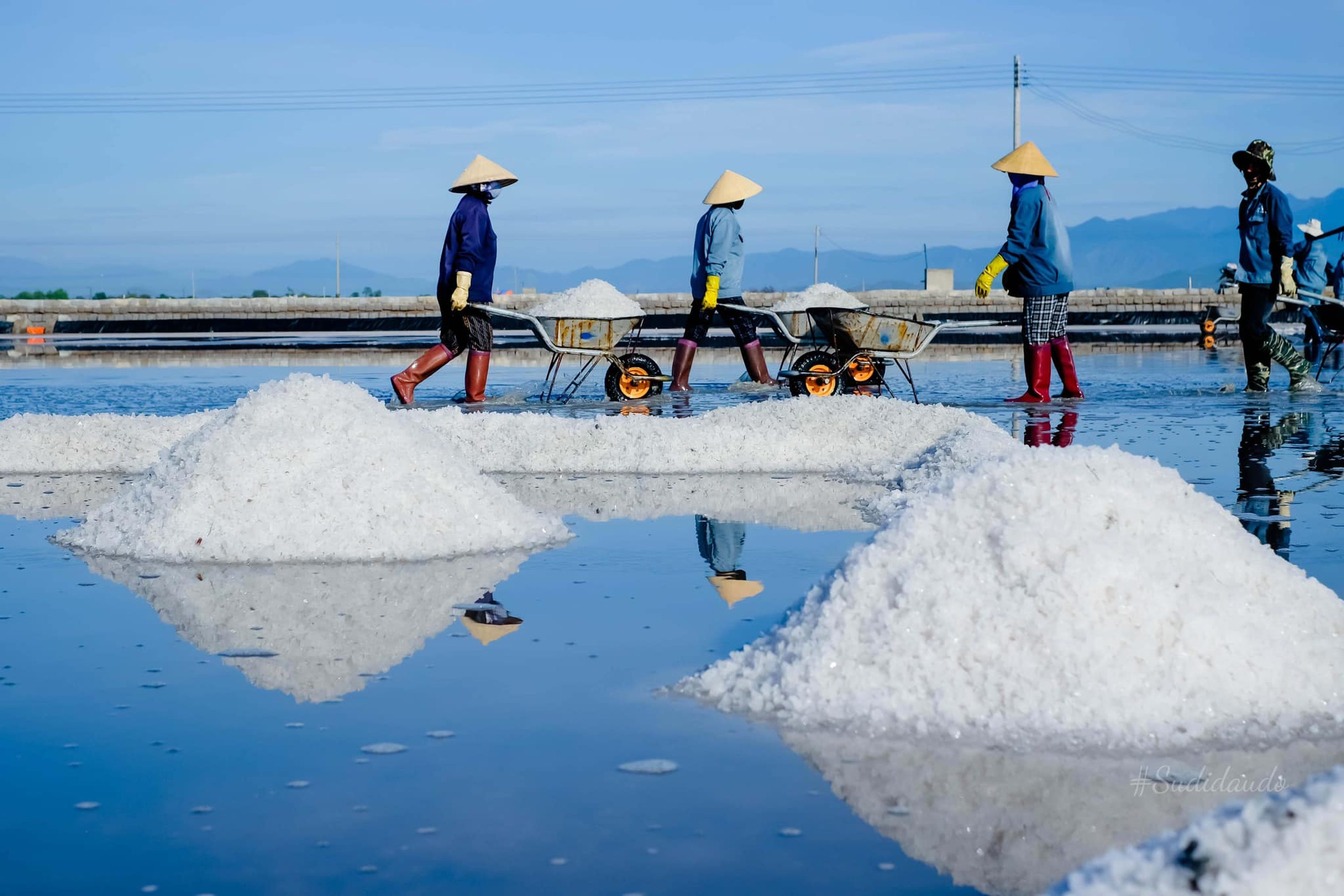 Ninh Diêm - Cánh Đồng Tuyết Mặn Hòn Khói - Hình 17