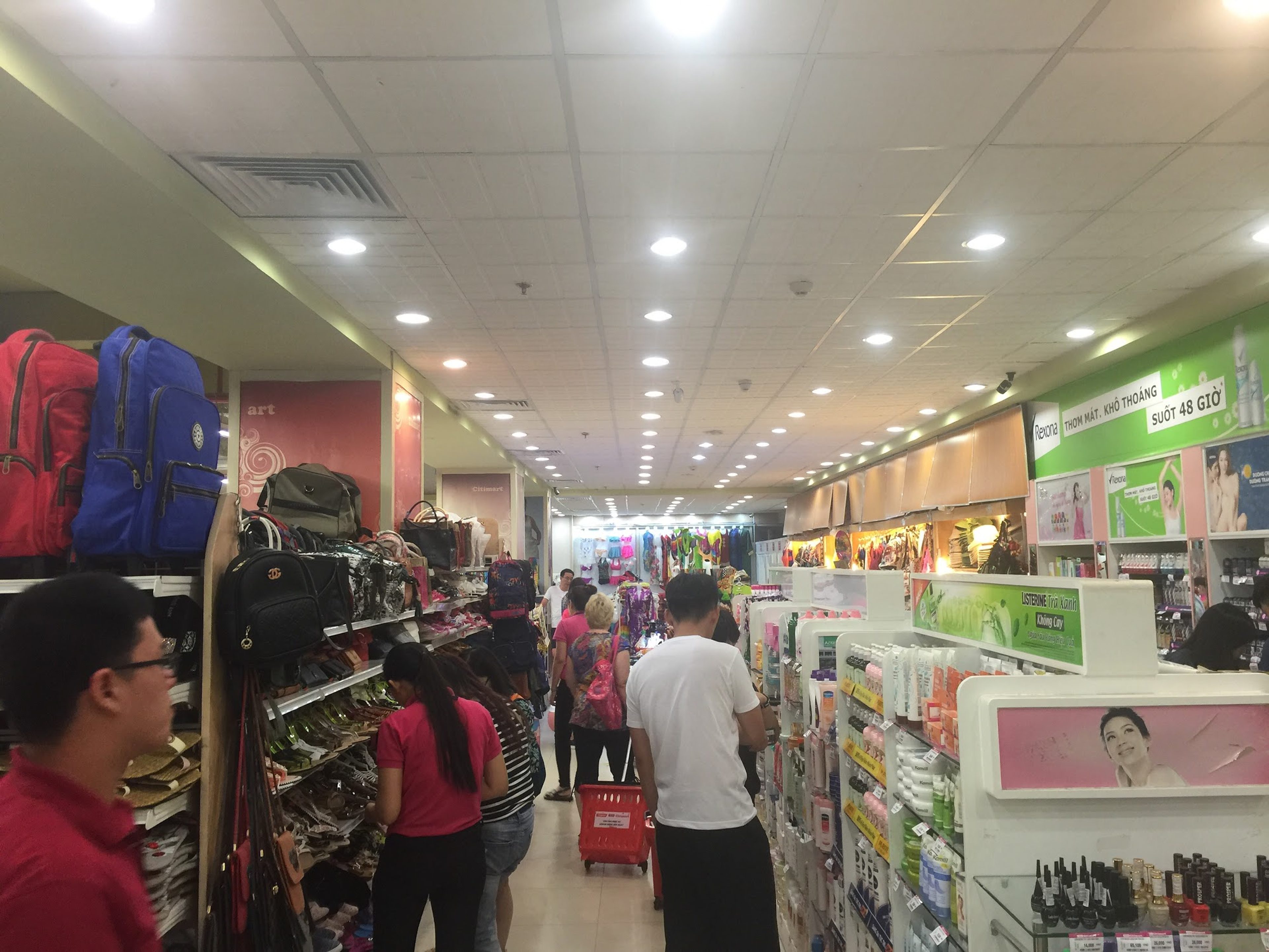 Nha Trang Center: A shopping and entertainment paradise. - Hình 4