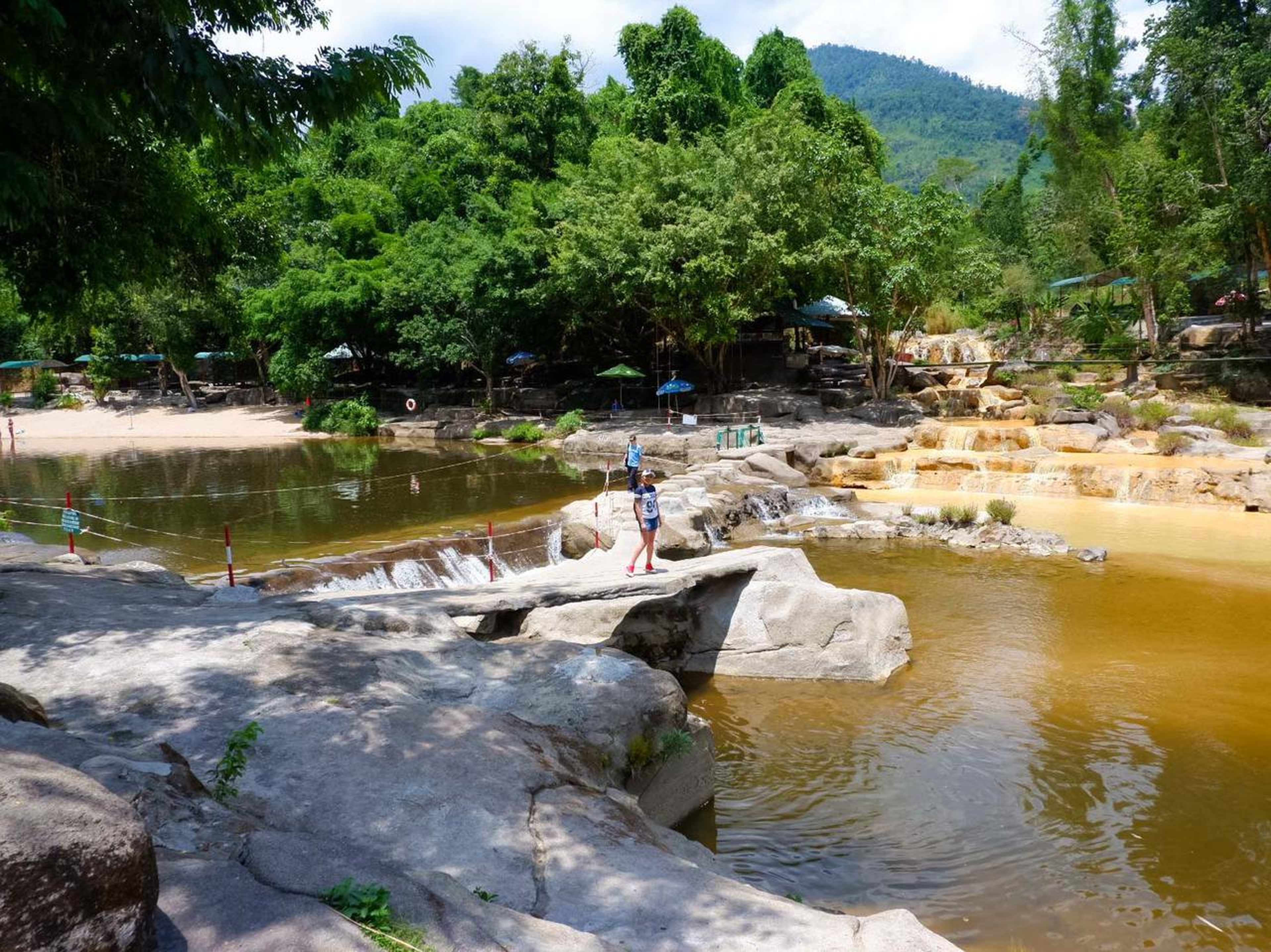 Yang Bay: Khám phá thiên nhiên và vui chơi giải trí - Hình 42