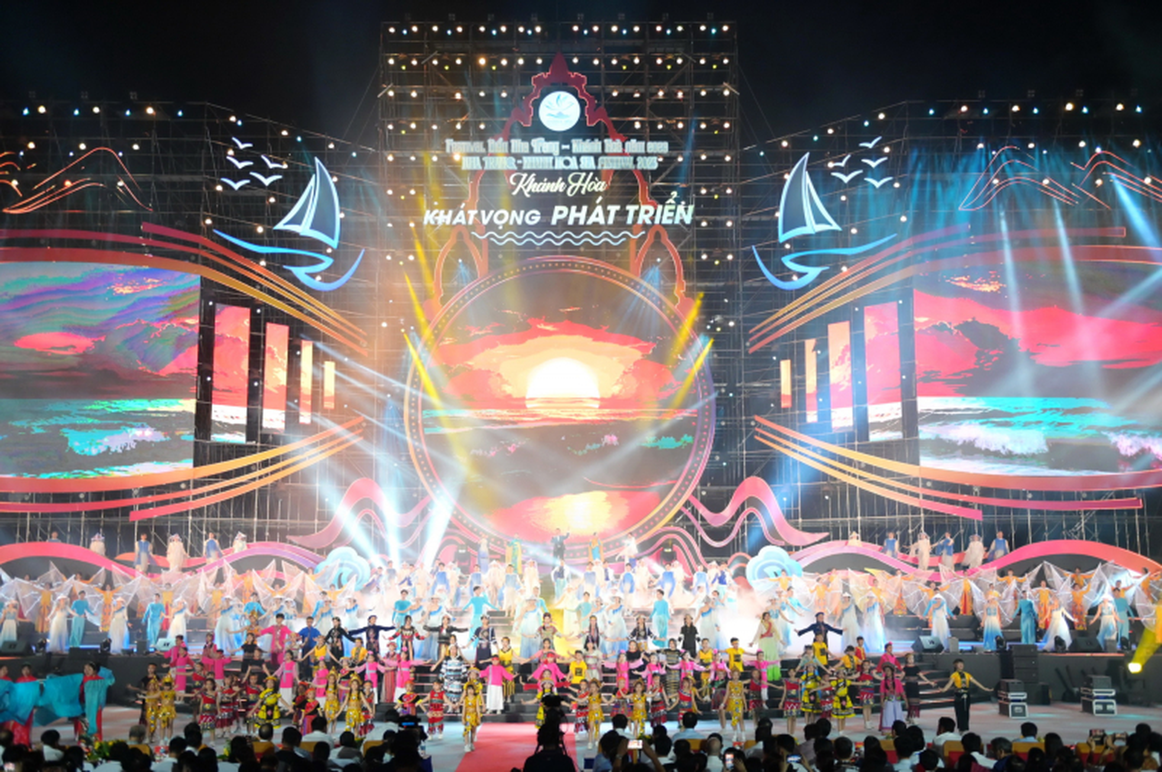 Khanh Hoa Sea Festival 2026 to be held on a national scale with the theme "Ocean Colors - Reaching Out Internationally" - Hình 1