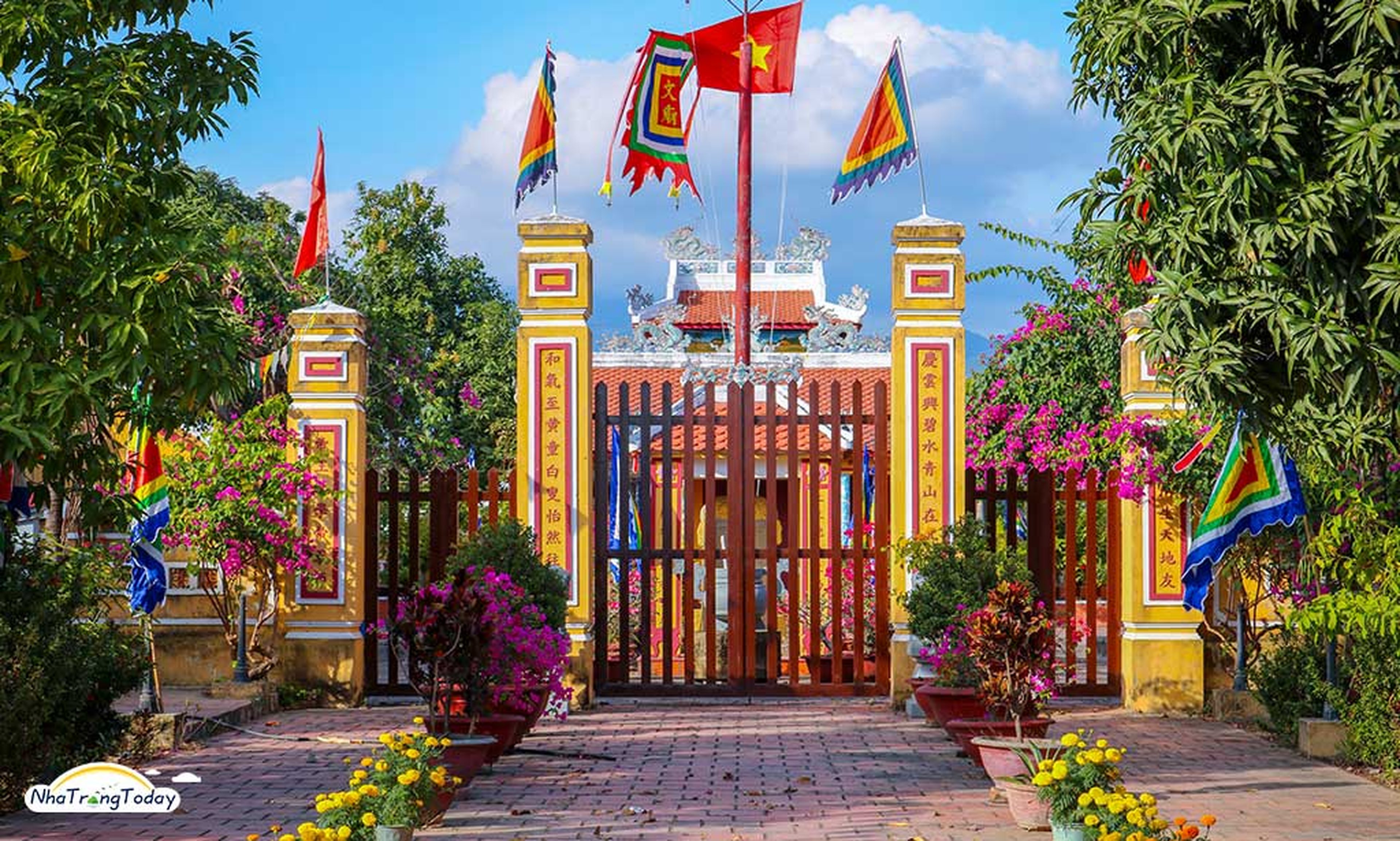 Kiến trúc Nho học độc đáo tại Văn Miếu Diên Khánh - Hình 1