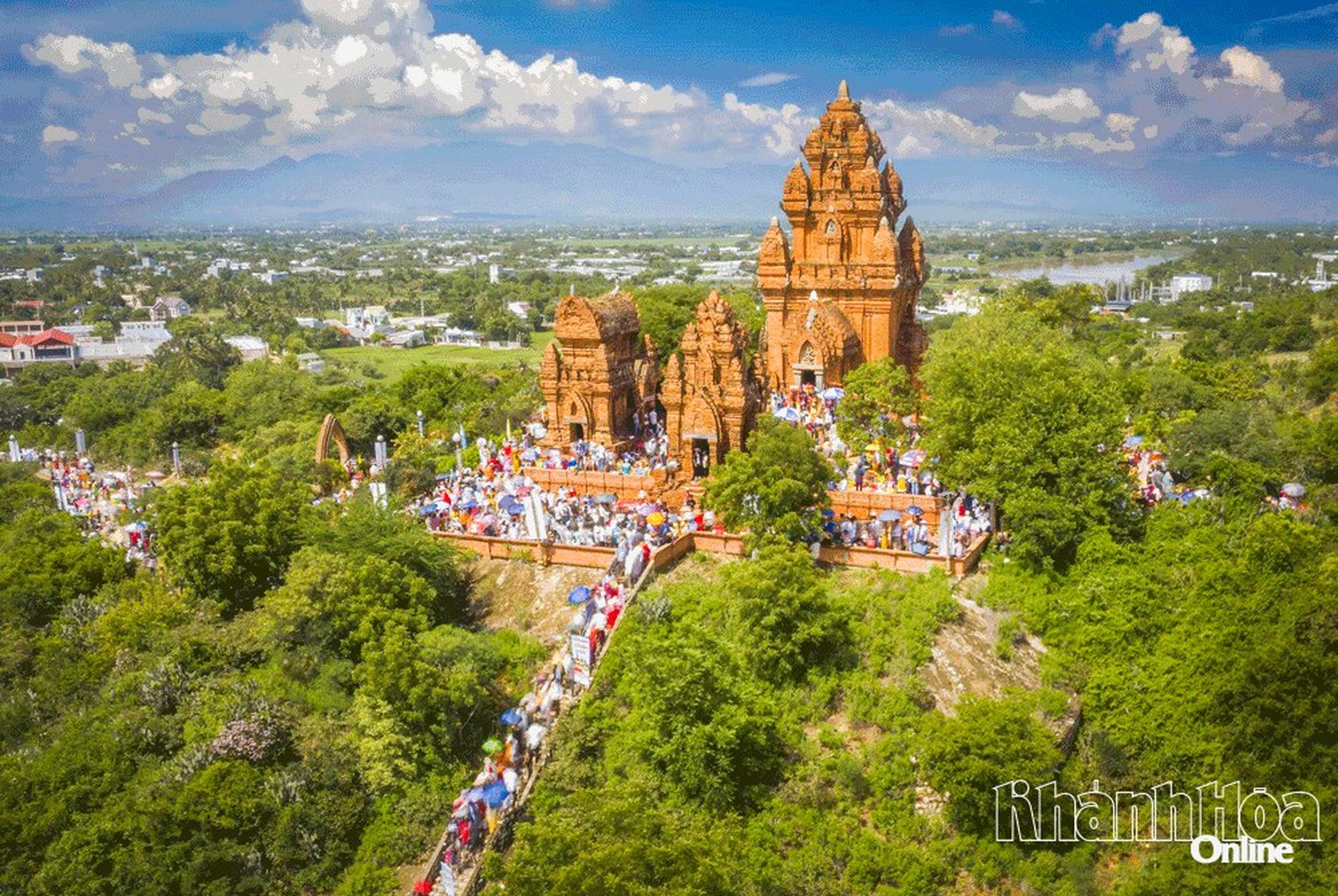 Văn hóa biển - sức hấp dẫn của du lịch Khánh Hòa - Kỳ 1: Một dải biển, nhiều tầng văn hóa - Hình 4