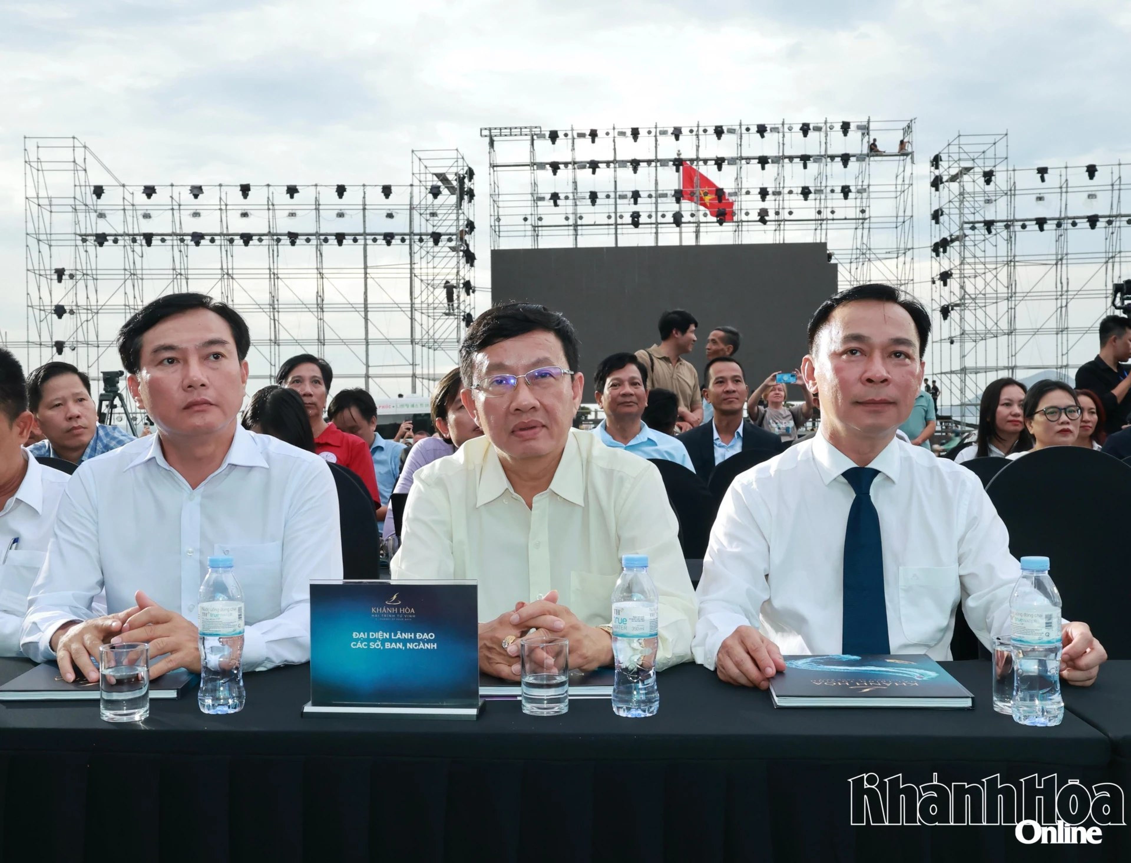 Khai mạc Triển lãm nhiếp ảnh “Khánh Hòa - Hải trình tứ vịnh” - Hình 4