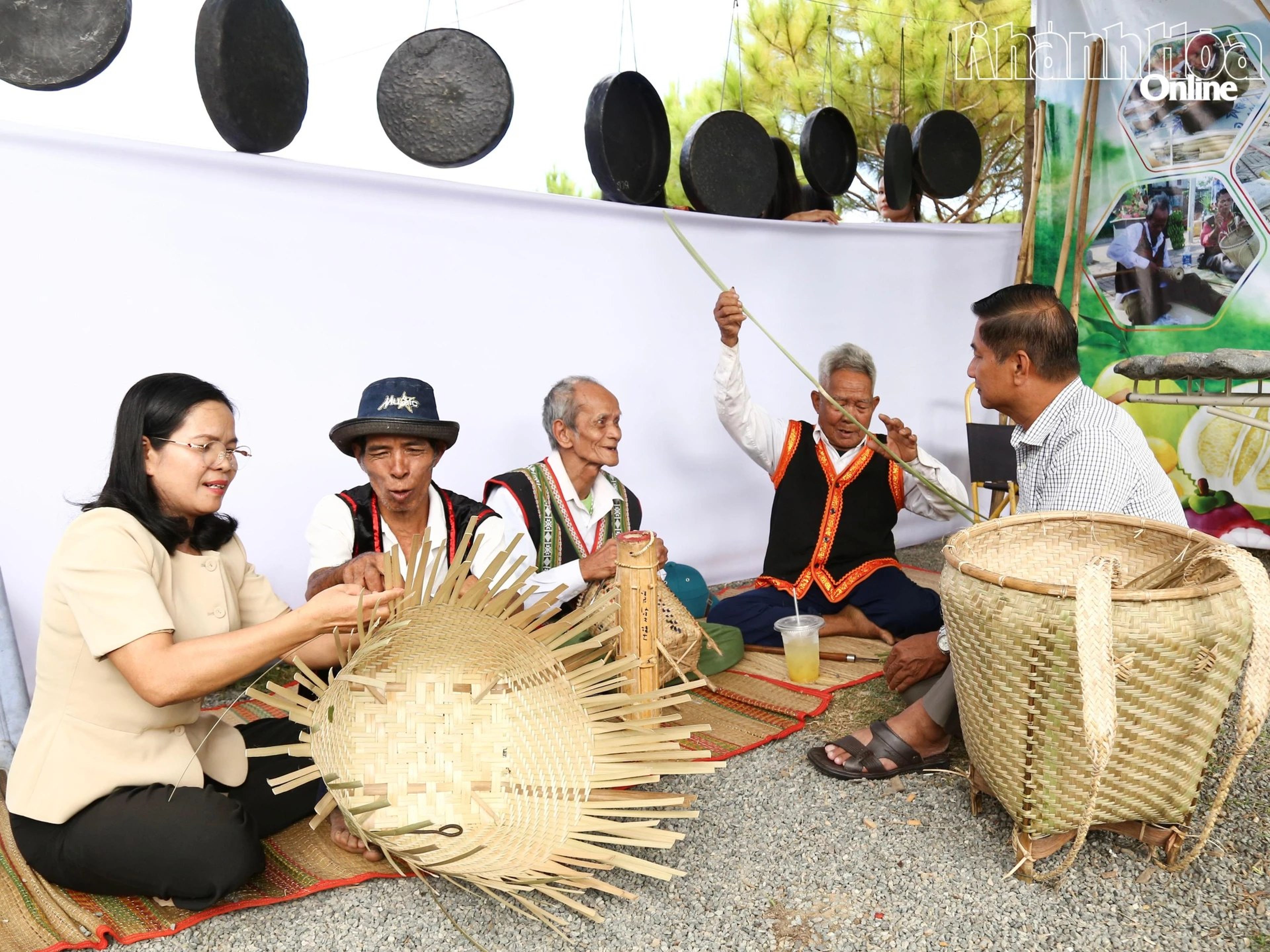 Rộn ràng “Không gian Văn hóa - Chợ phiên Đông Khánh Sơn” - Hình 8