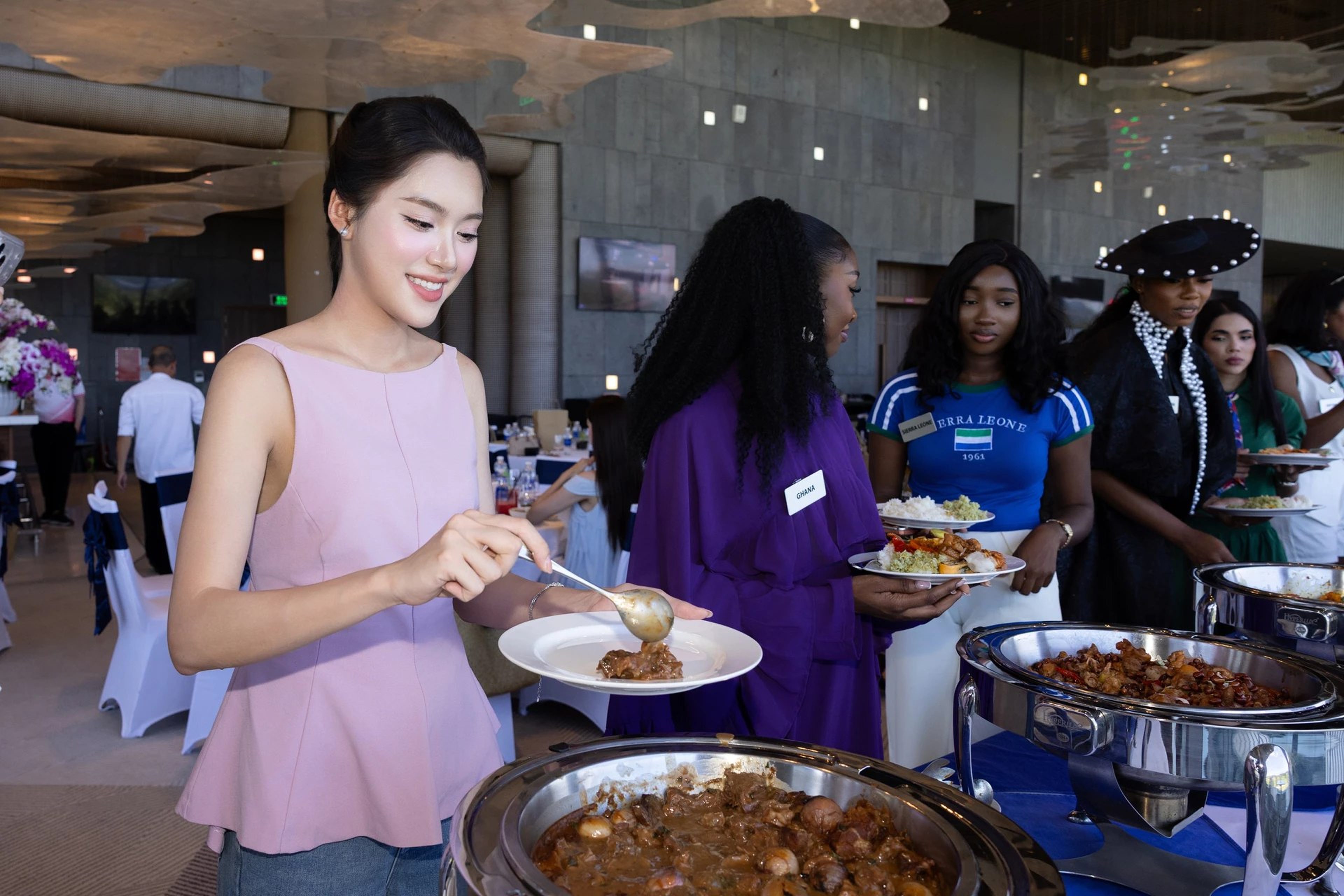 Miss World 2026 contestants impressed by Vietnamese people and cuisine - Hình 1