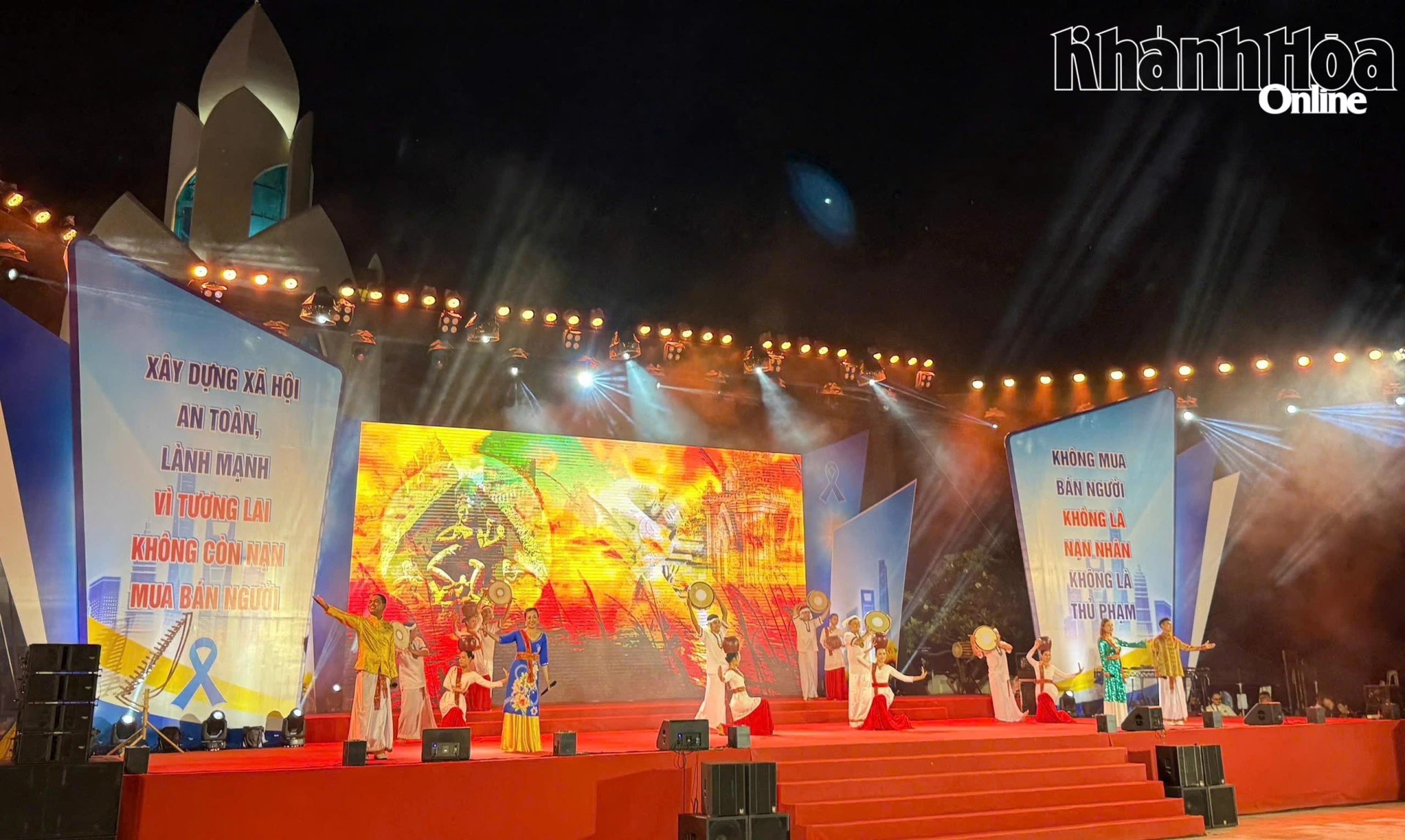 Khanh Hoa: Art program spreads message of preventing and combating human trafficking - Hình 2