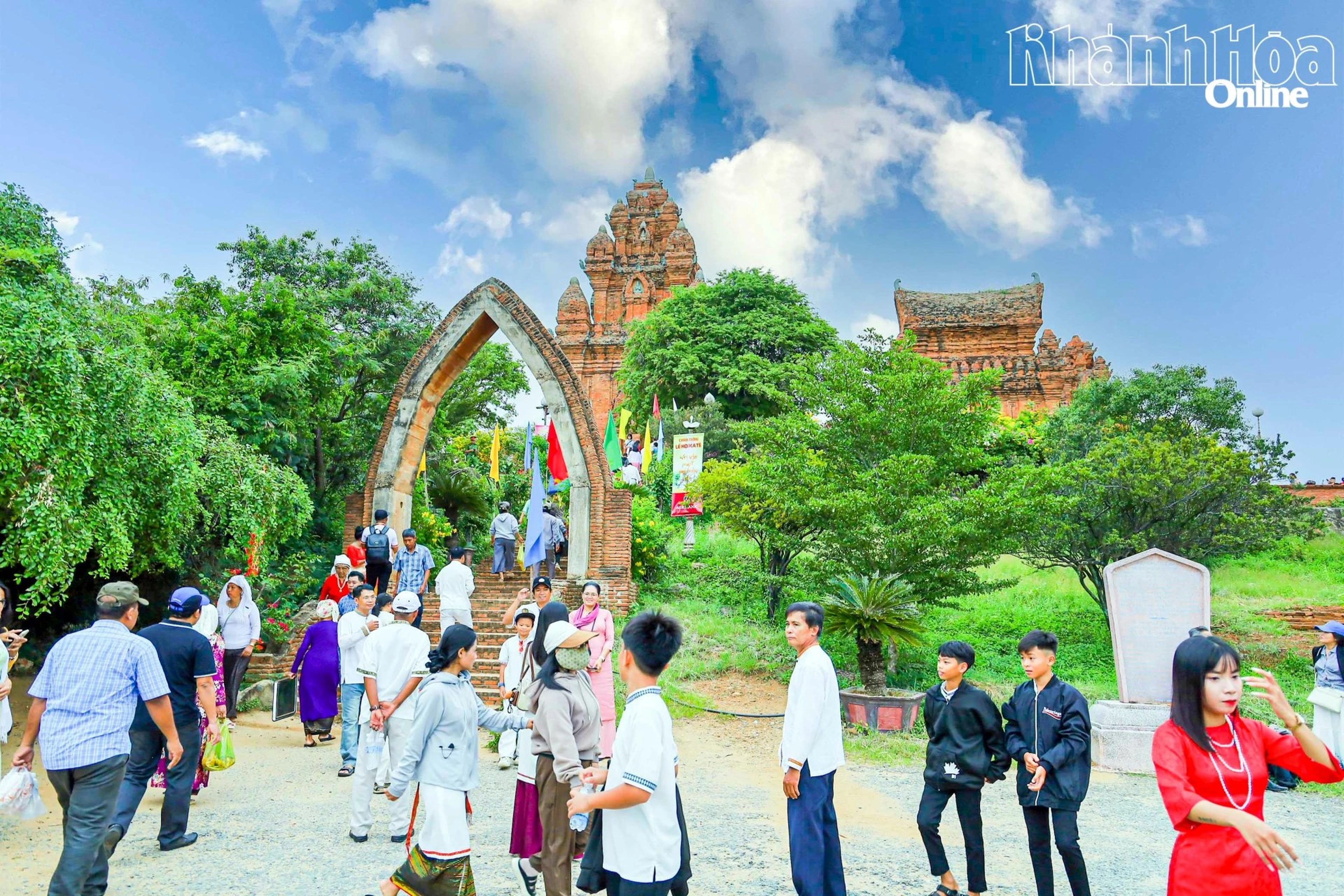 Giữ gìn vẻ đẹp Tháp Pô Klong Garai - Hình 2