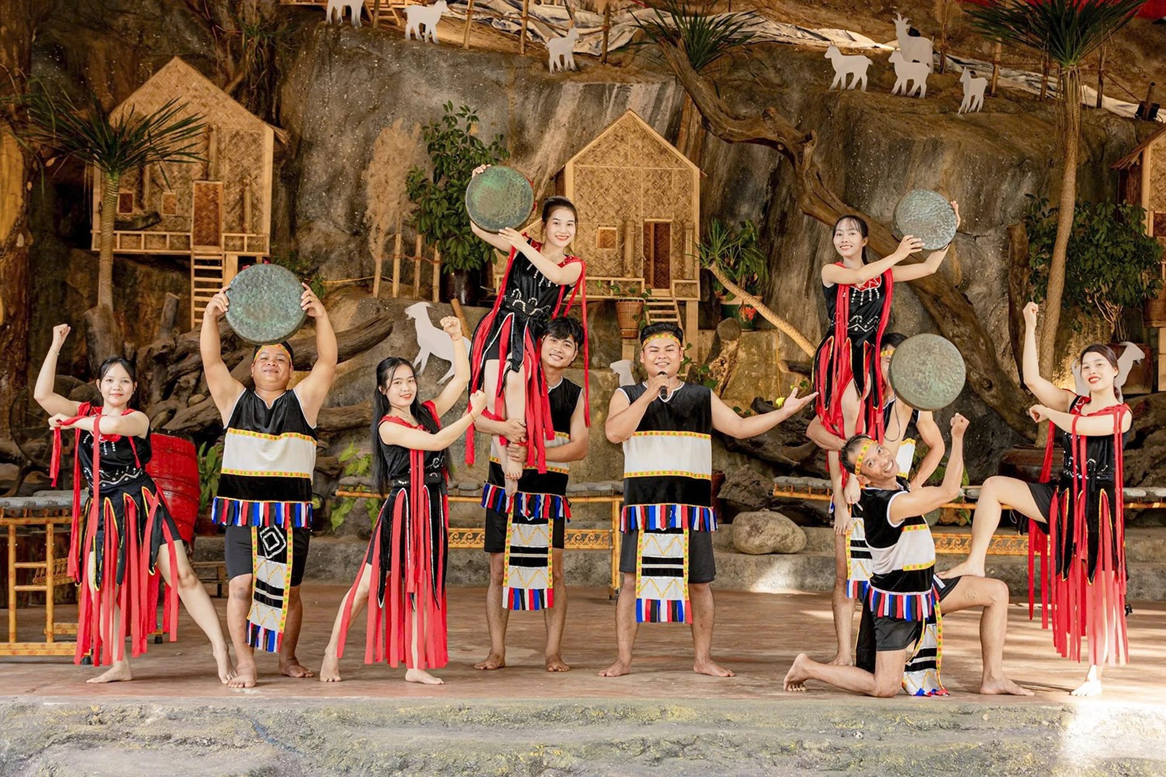 Yang Bay - viên ngọc xanh giữa đại ngàn - Hình 3