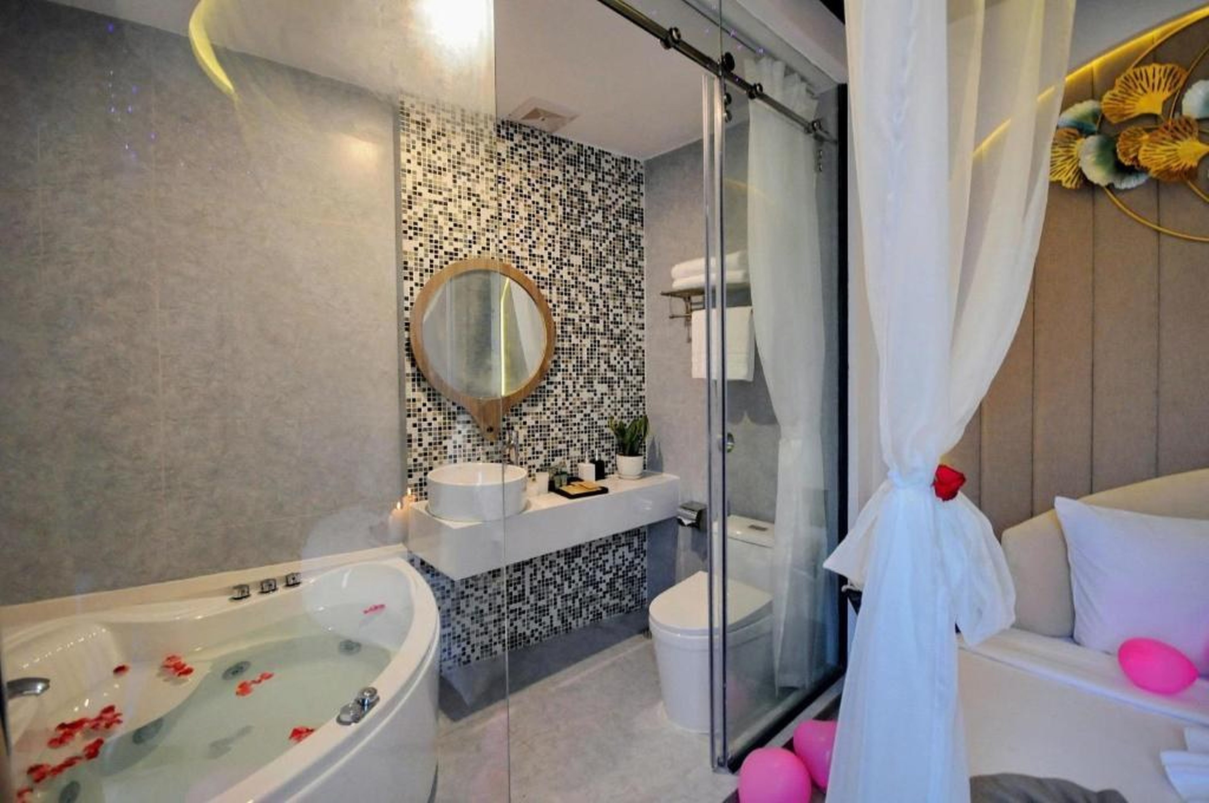 Violet hotel 2 - Hình 19