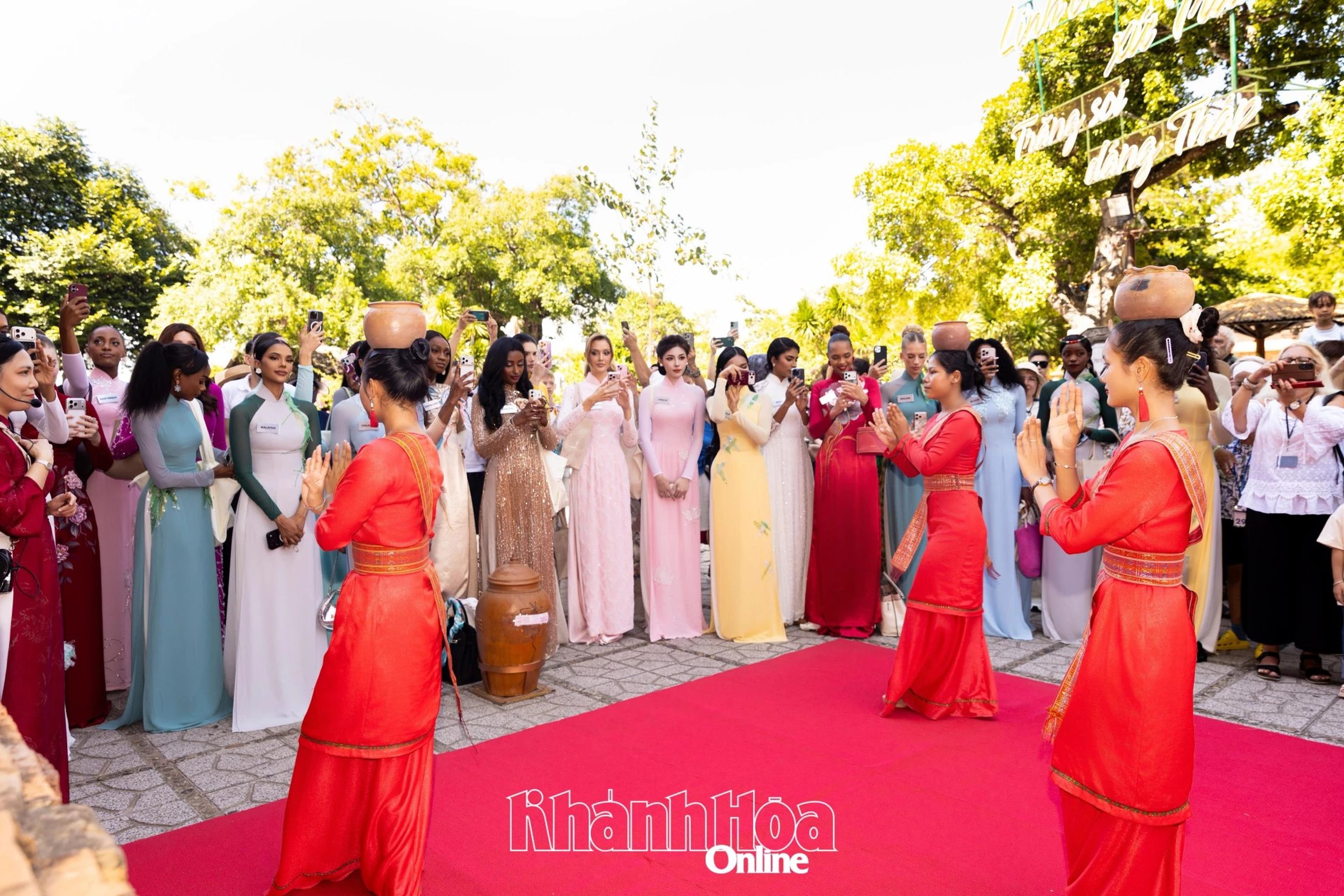 Miss World 2026 contestants visit and experience famous tourist attractions in Khanh Hoa - Hình 3