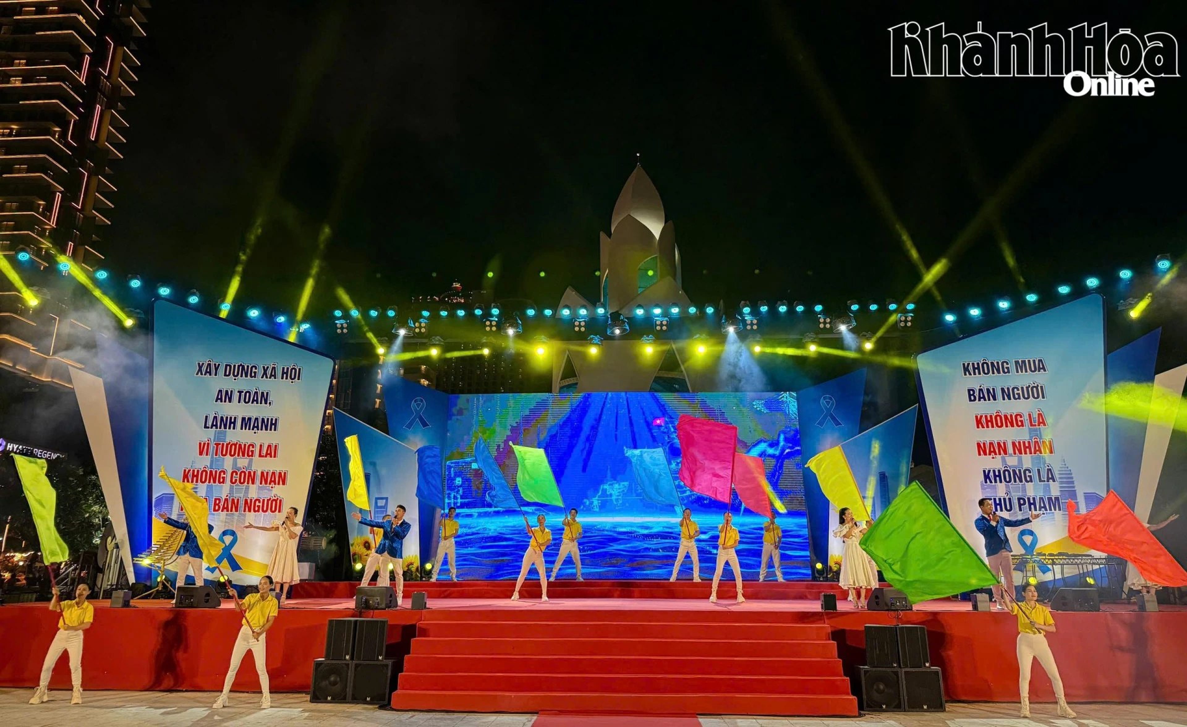 Khanh Hoa: Art program spreads message of preventing and combating human trafficking - Hình 3