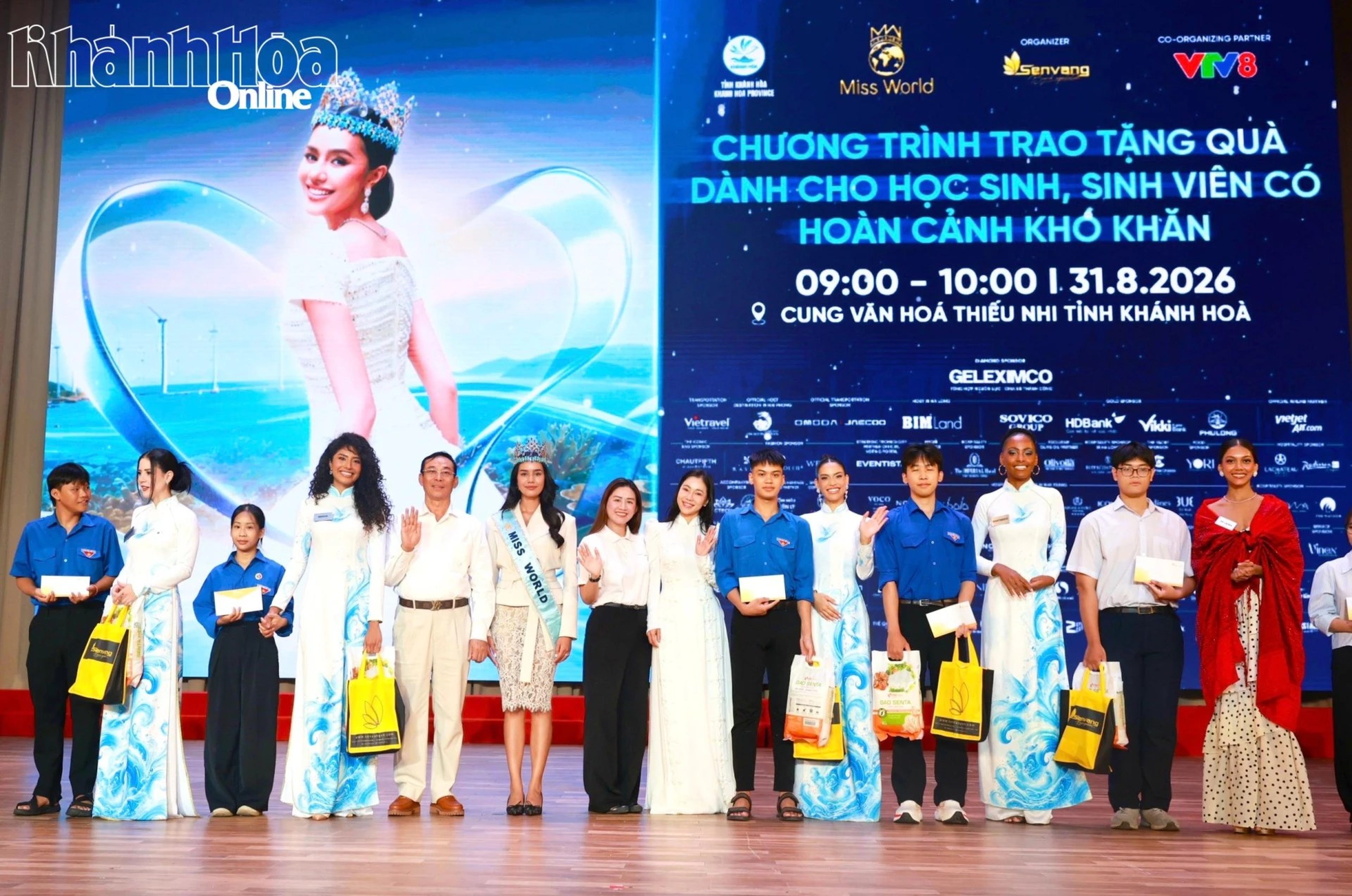 Miss World 2026 Organizers present gifts to 200 poor, studious students in Khanh Hoa - Hình 7