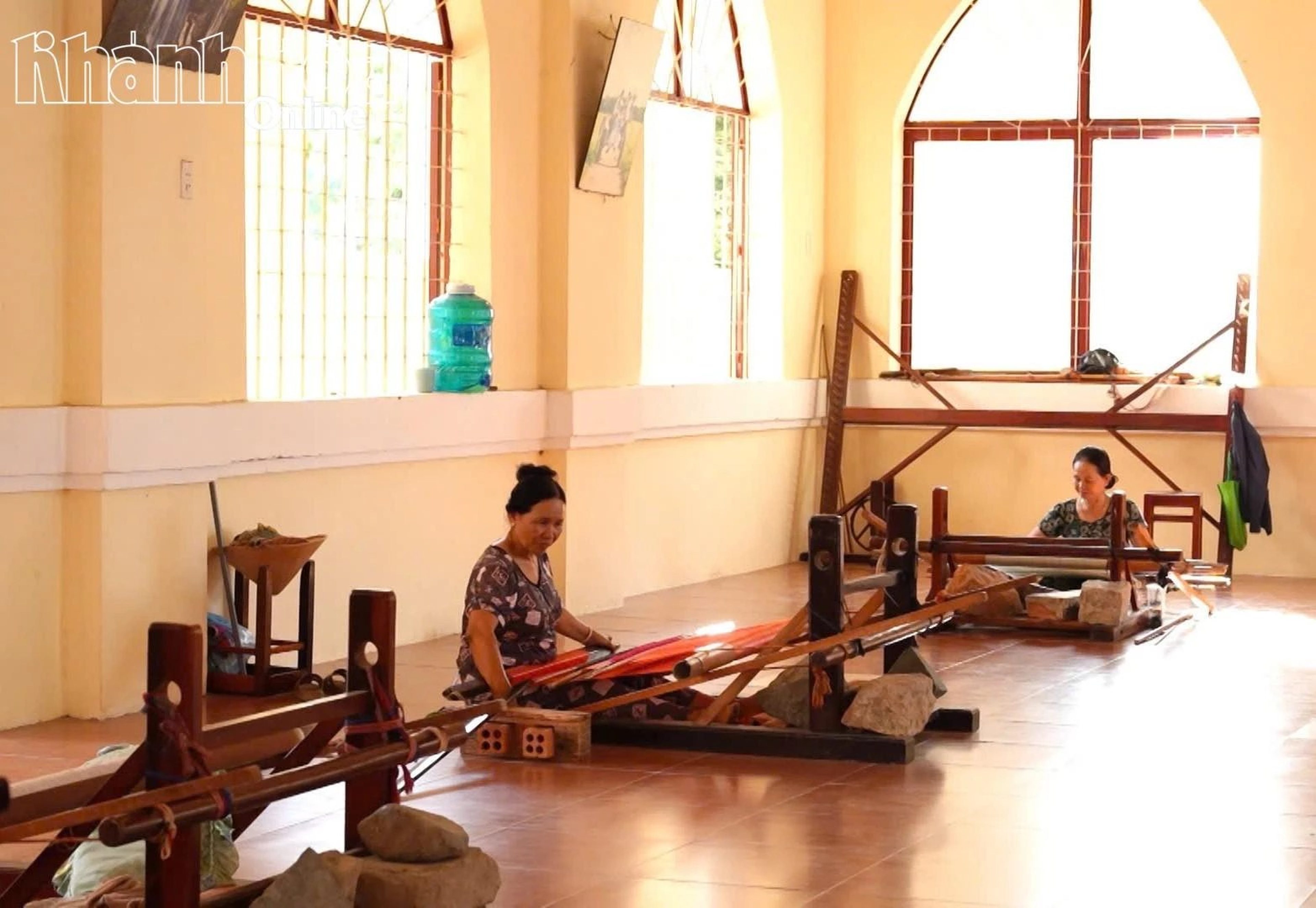 Làng dệt thổ cẩm Mỹ Nghiệp: Giữ lửa cho nghề truyền thống - Hình 1