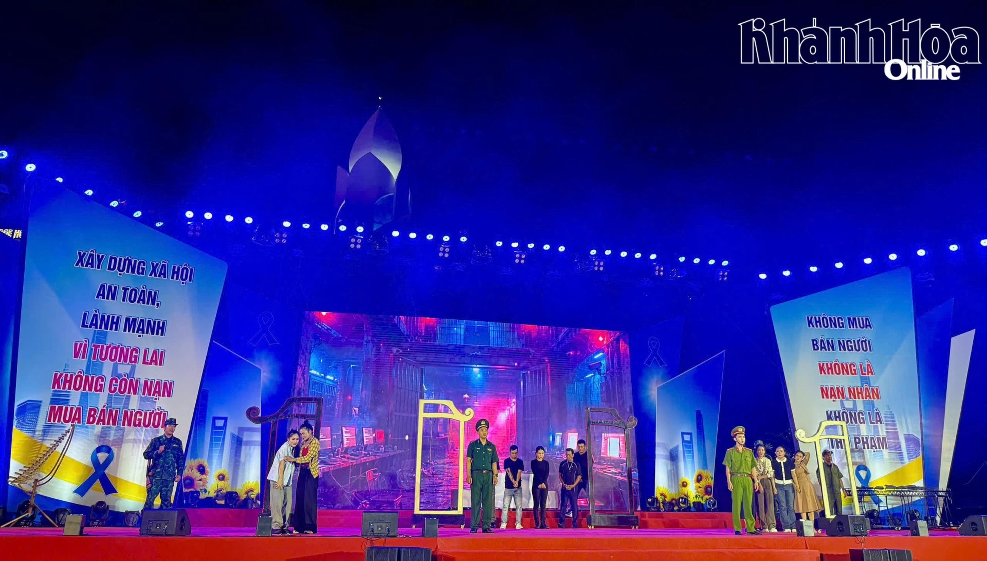 Khanh Hoa: Art program spreads message of preventing and combating human trafficking - Hình 1