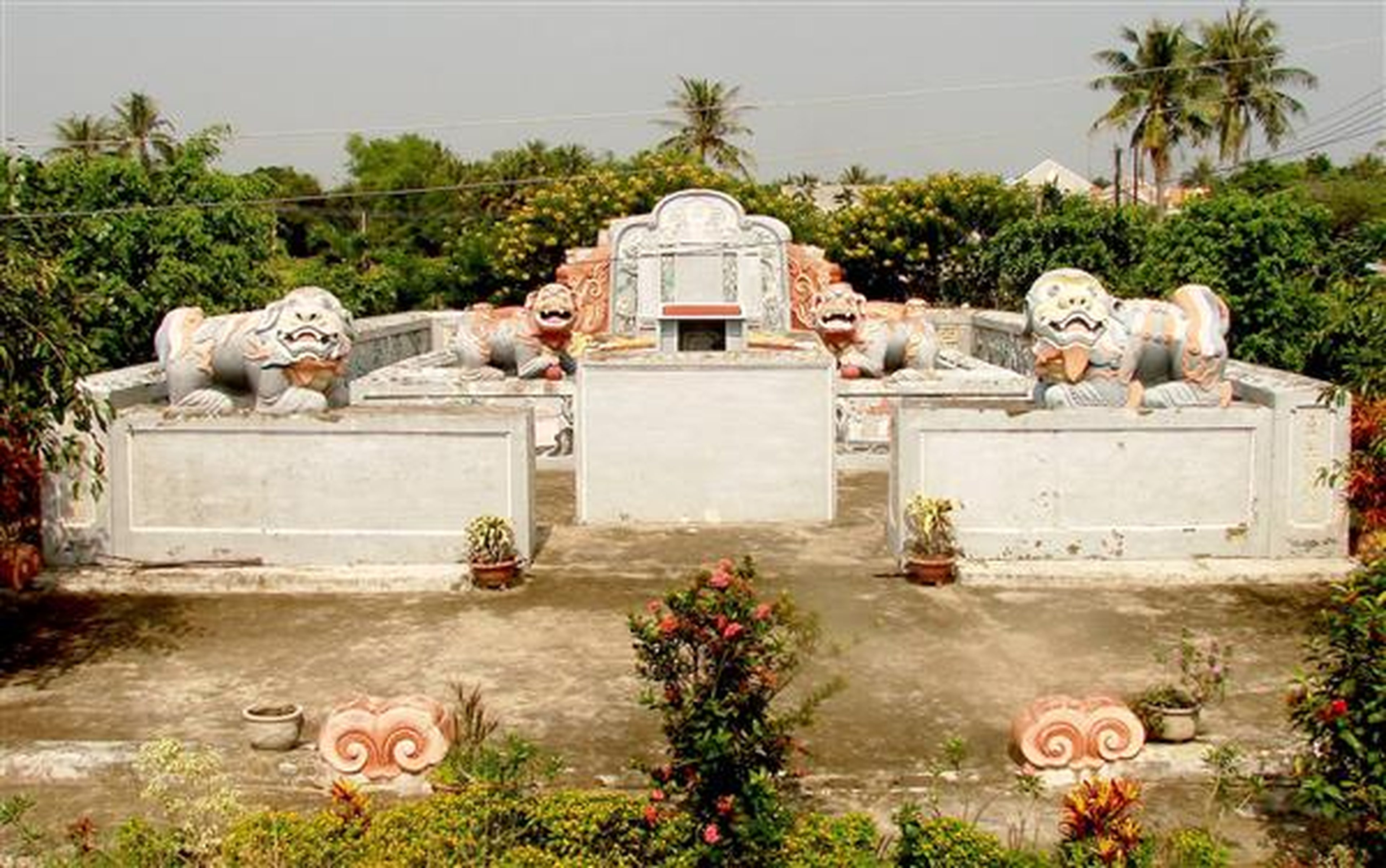 Lăng Bà Vú - Hình 1