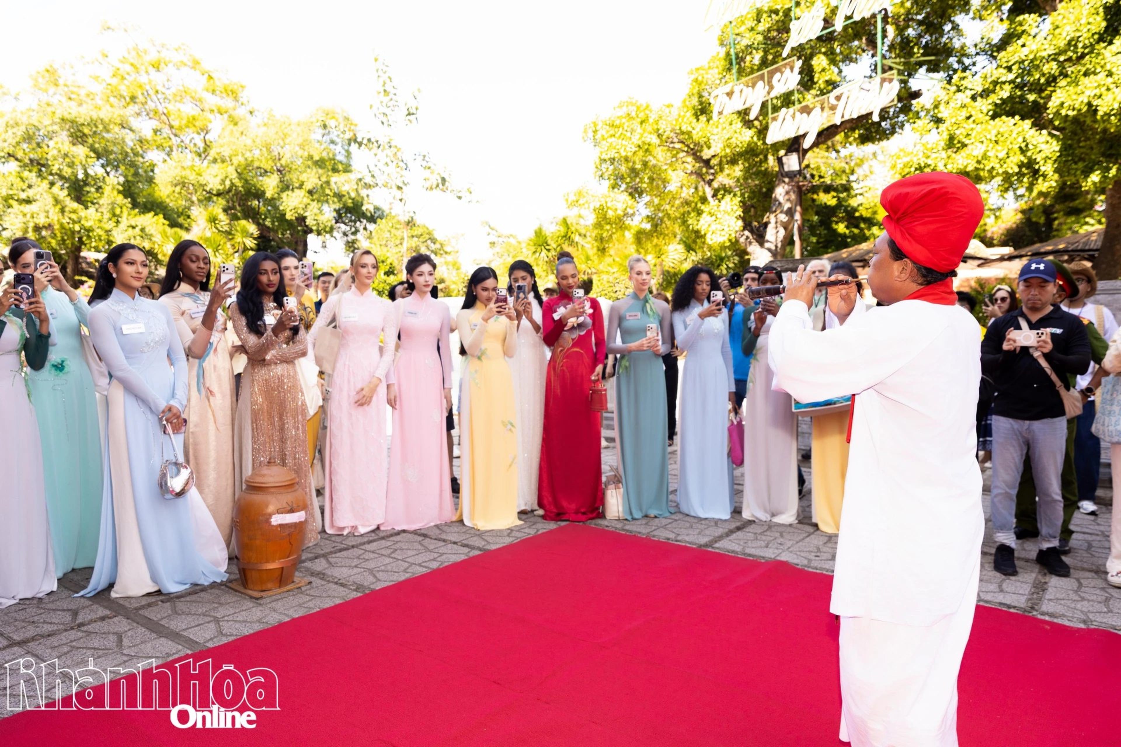 Miss World 2026 contestants visit and experience famous tourist attractions in Khanh Hoa - Hình 4