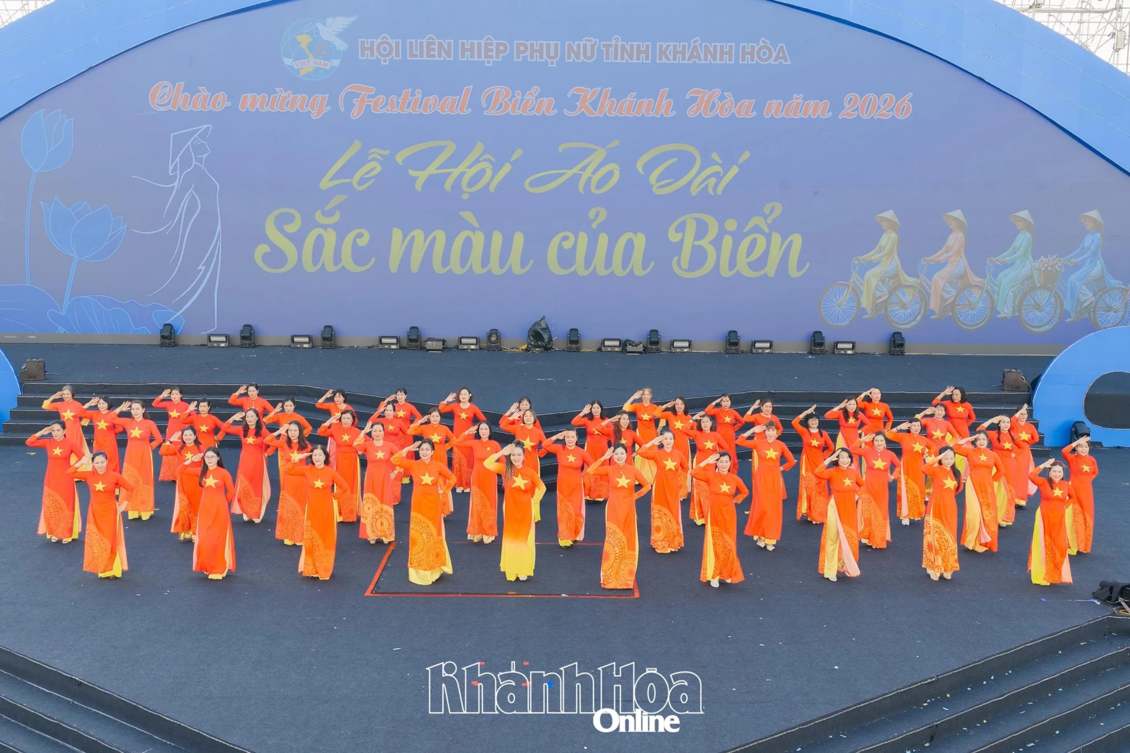 Hơn 2.000 phụ nữ tham gia Lễ hội “Áo dài - Sắc màu của biển” - Hình 1