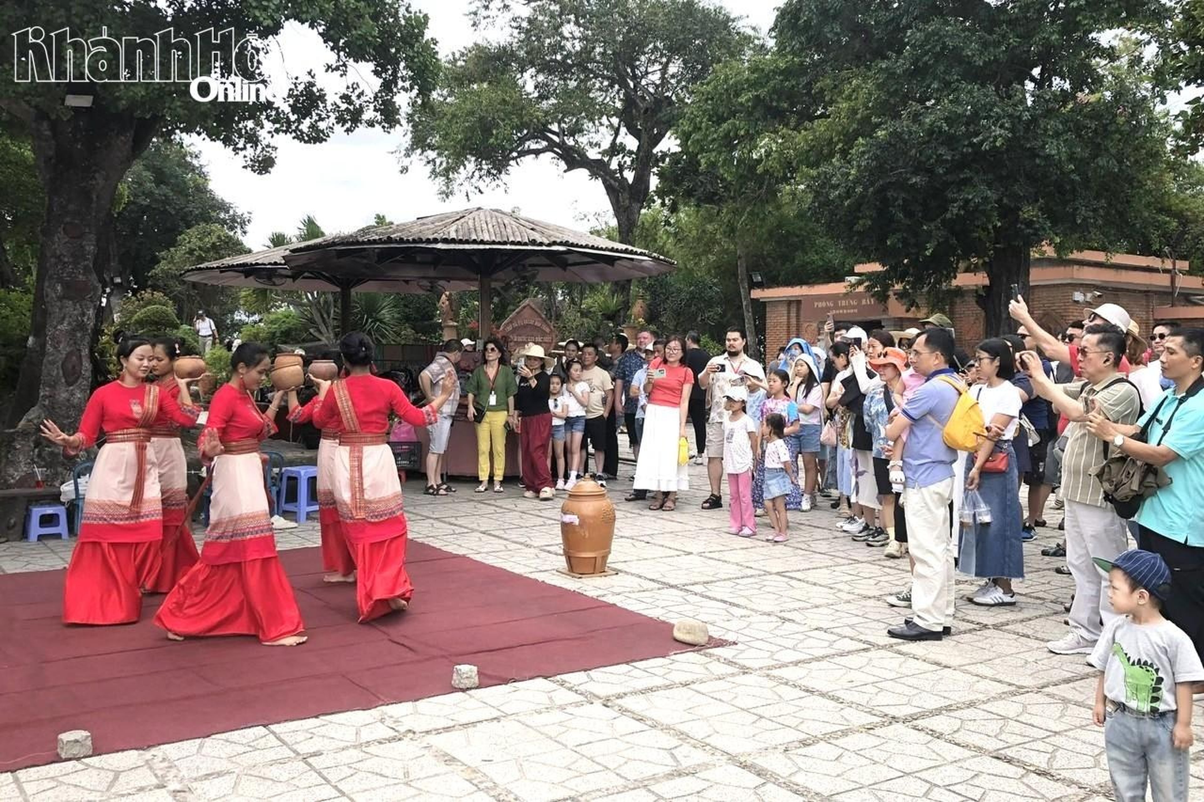 Văn hóa biển - sức hấp dẫn của du lịch Khánh Hòa - Kỳ 1: Một dải biển, nhiều tầng văn hóa - Hình 3