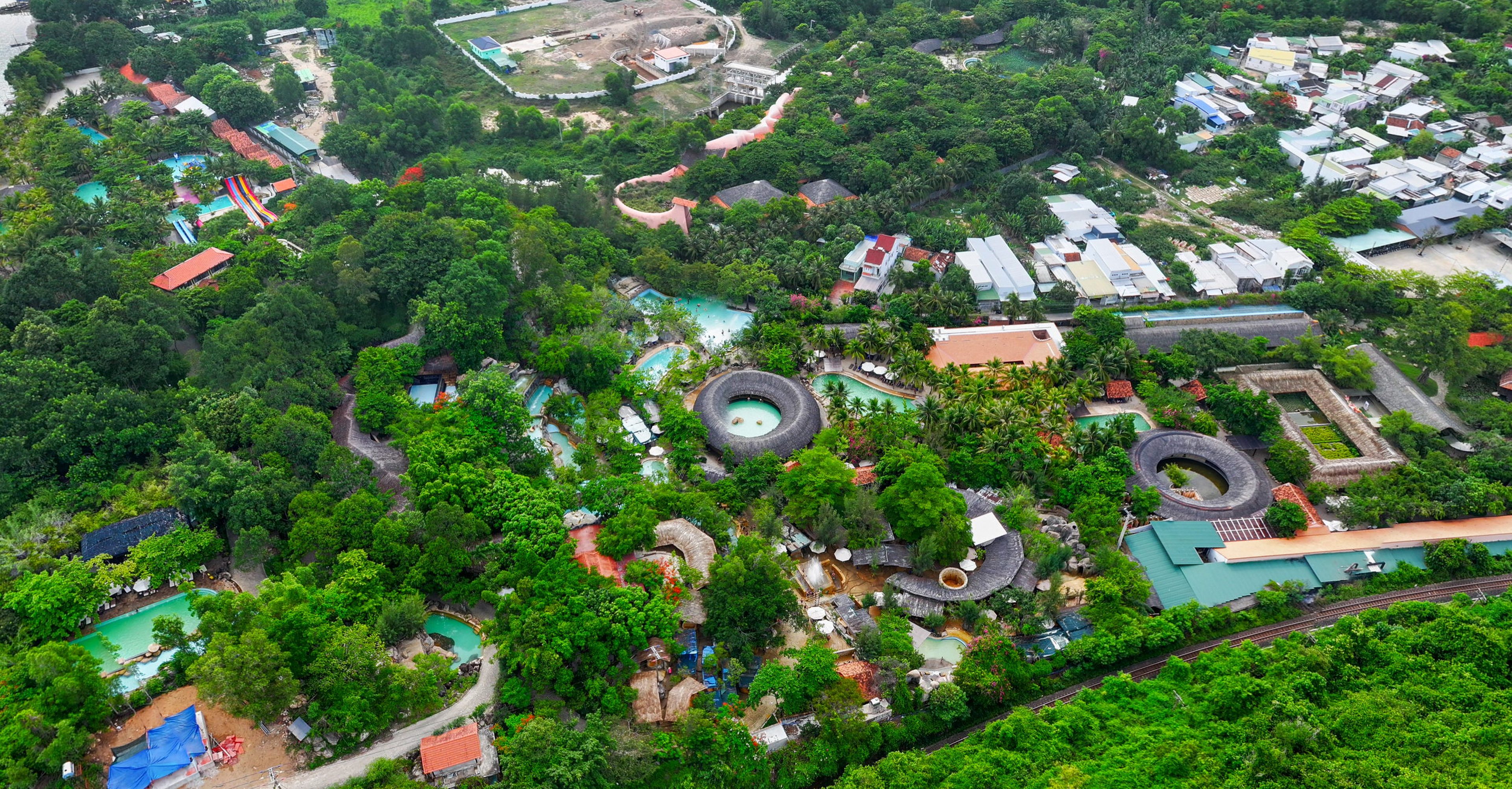 I - Resort - Hình 2