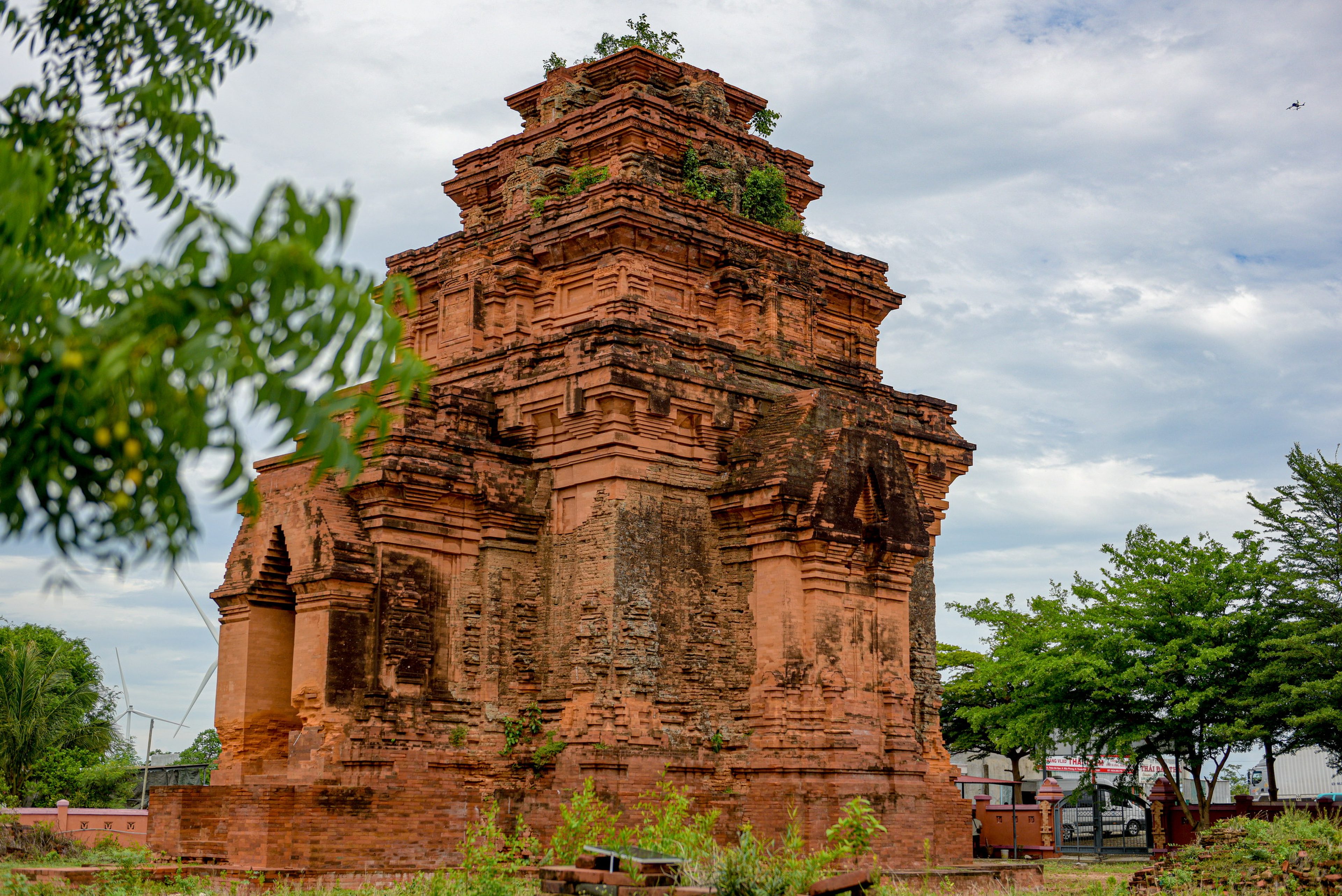 Tháp Hòa Lai - Hình 9