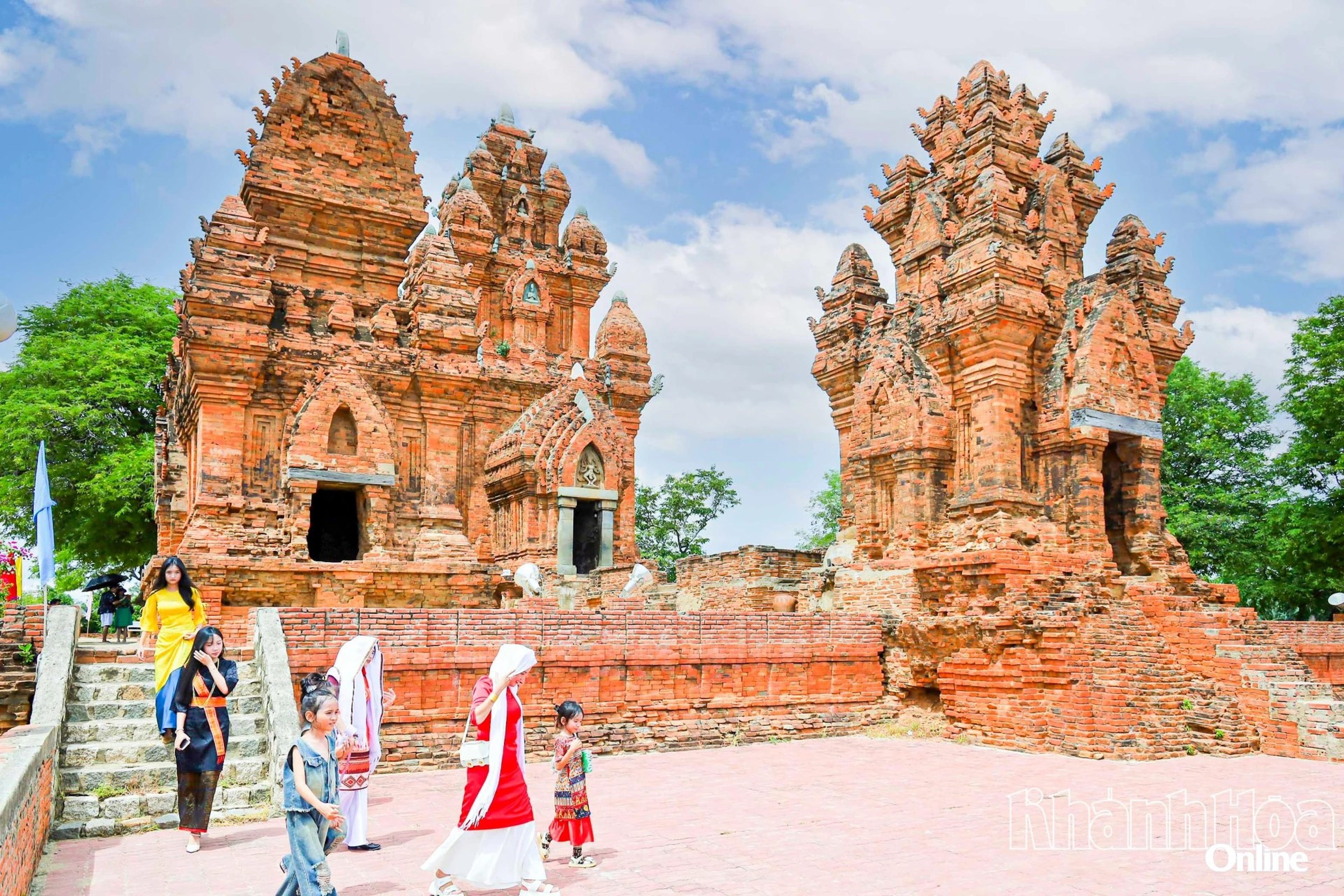 Giữ gìn vẻ đẹp Tháp Pô Klong Garai - Hình 3