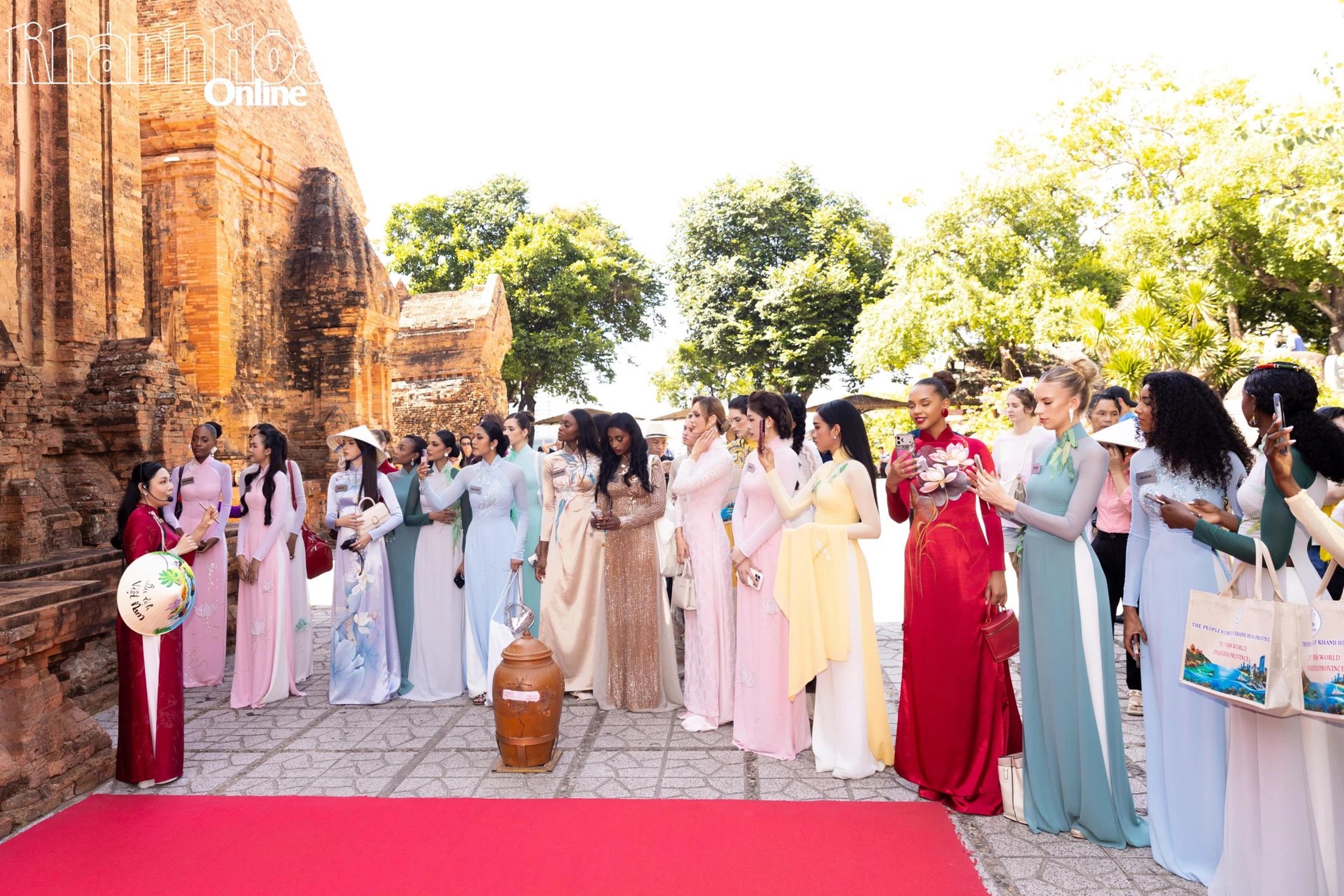 Miss World 2026 contestants visit and experience famous tourist attractions in Khanh Hoa - Hình 1