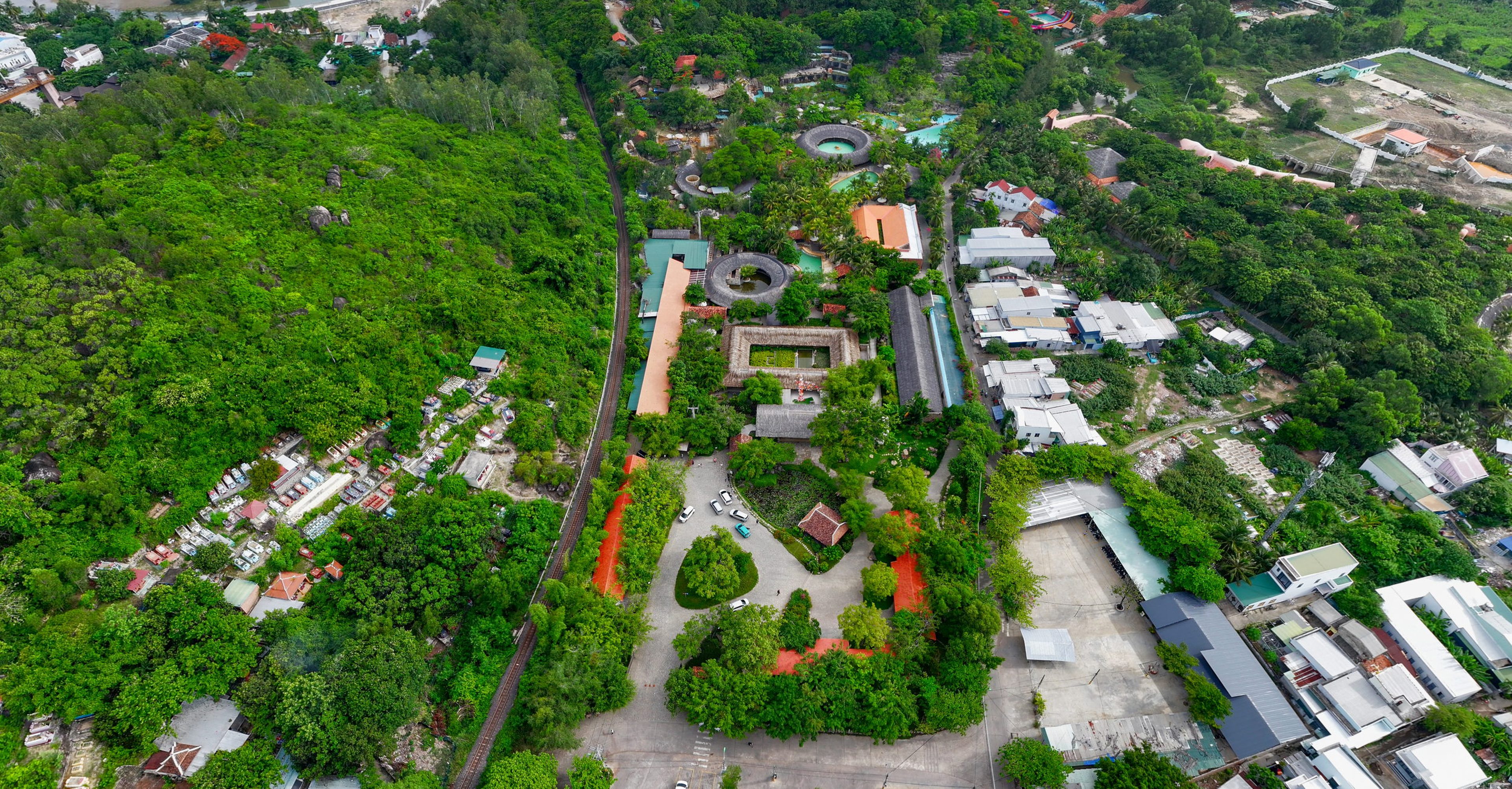 I - Resort - Hình 1